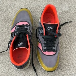 Nike Air Max Sneakers - Black, Pink, and Gold